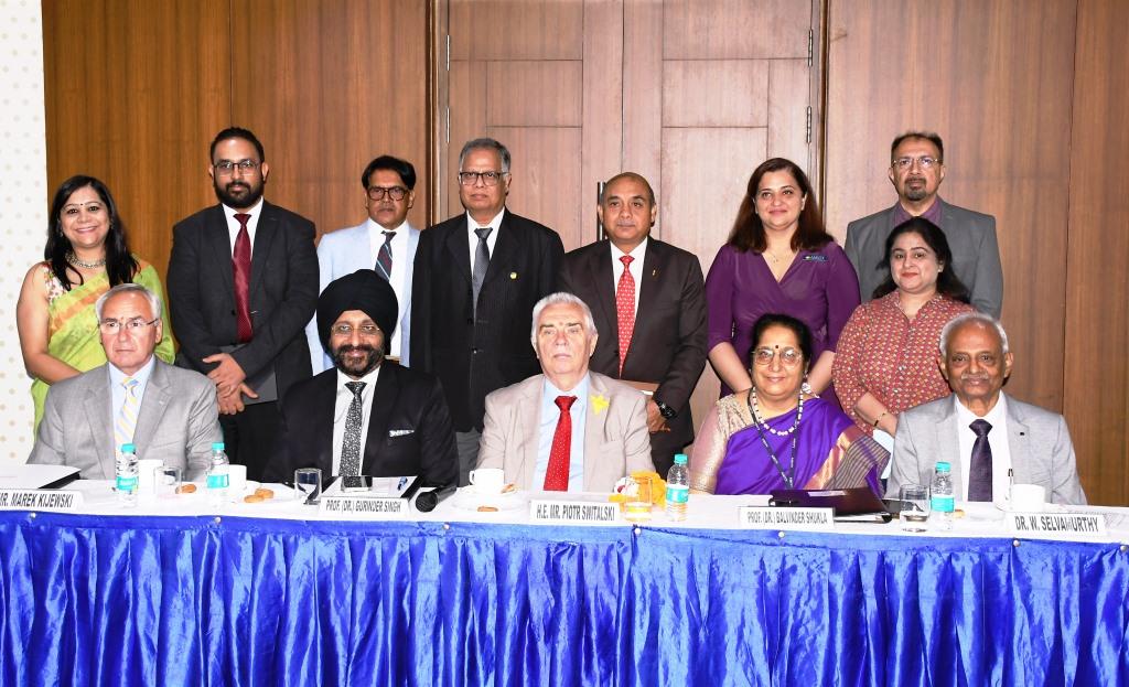 पोलैंड दूतावास के प्रमुख  पिओत्र स्विटल्स्की ने किया एमिटी विश्वविद्यालय का दौरा