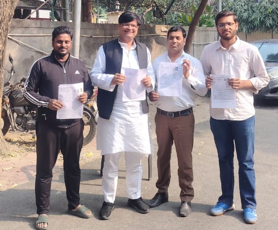 लोकतांत्रिक जिम्मेदारी का संदेश—कुँवर बिलाल बर्नी ने परिजनों संग एसआईआर फॉर्म भरा