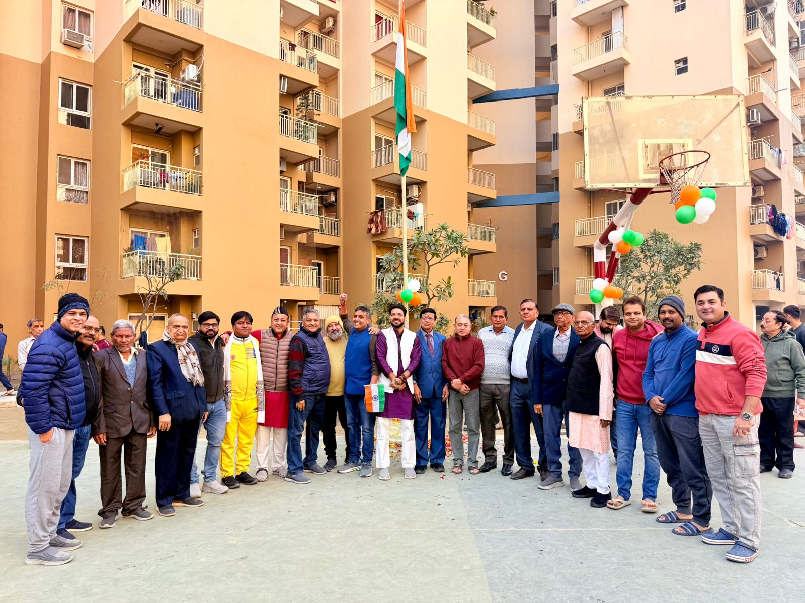 ग्रेटर नोएडा वेस्ट: पैरामाउंट इमोशंस सोसाइटी में 77वां गणतंत्र दिवस महोत्सव की तरह मनाया गया