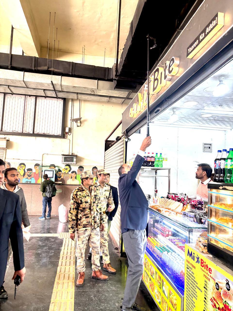 गणतंत्र दिवस पर नोएडा मेट्रो की सुरक्षा चाक-चौबंद, विशेष सुरक्षा बल ने किया स्टेशनों का गहन निरीक्षण