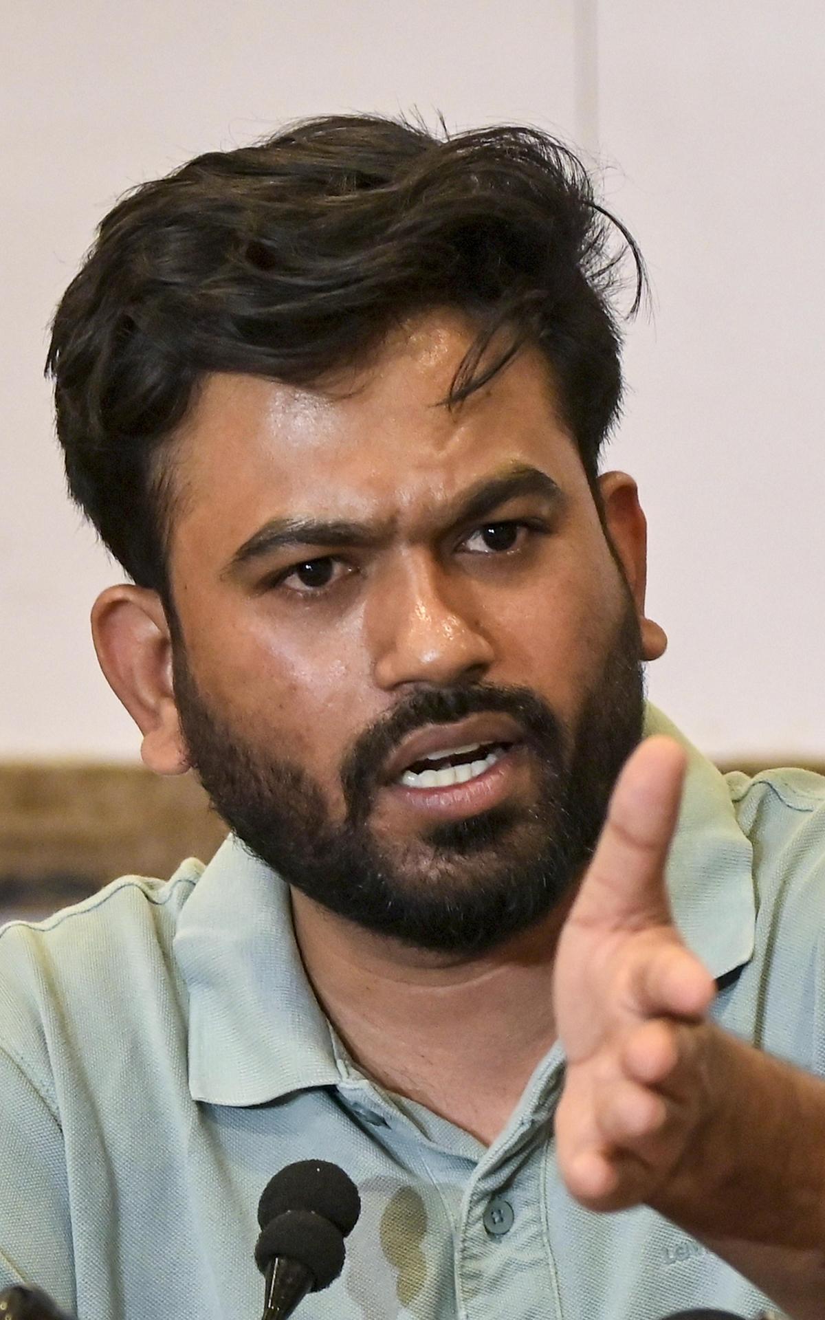 कॉकरोच जनता पार्टी का थप्पड़ कांड के बाद नया कदम, जंतर-मंतर पर फिर प्रदर्शन की तैयारी