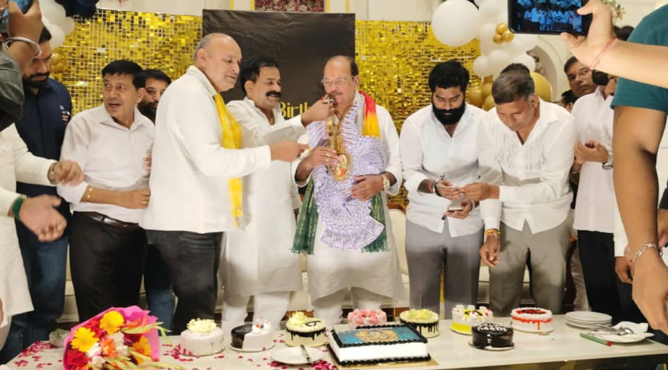 पूर्व मंत्री डी.पी. यादव का जन्मदिन धूमधाम से मनाया, गुन्नौर से गगन यादव को बनाया राष्ट्रीय परिवर्तन दल का प्रत्याशी