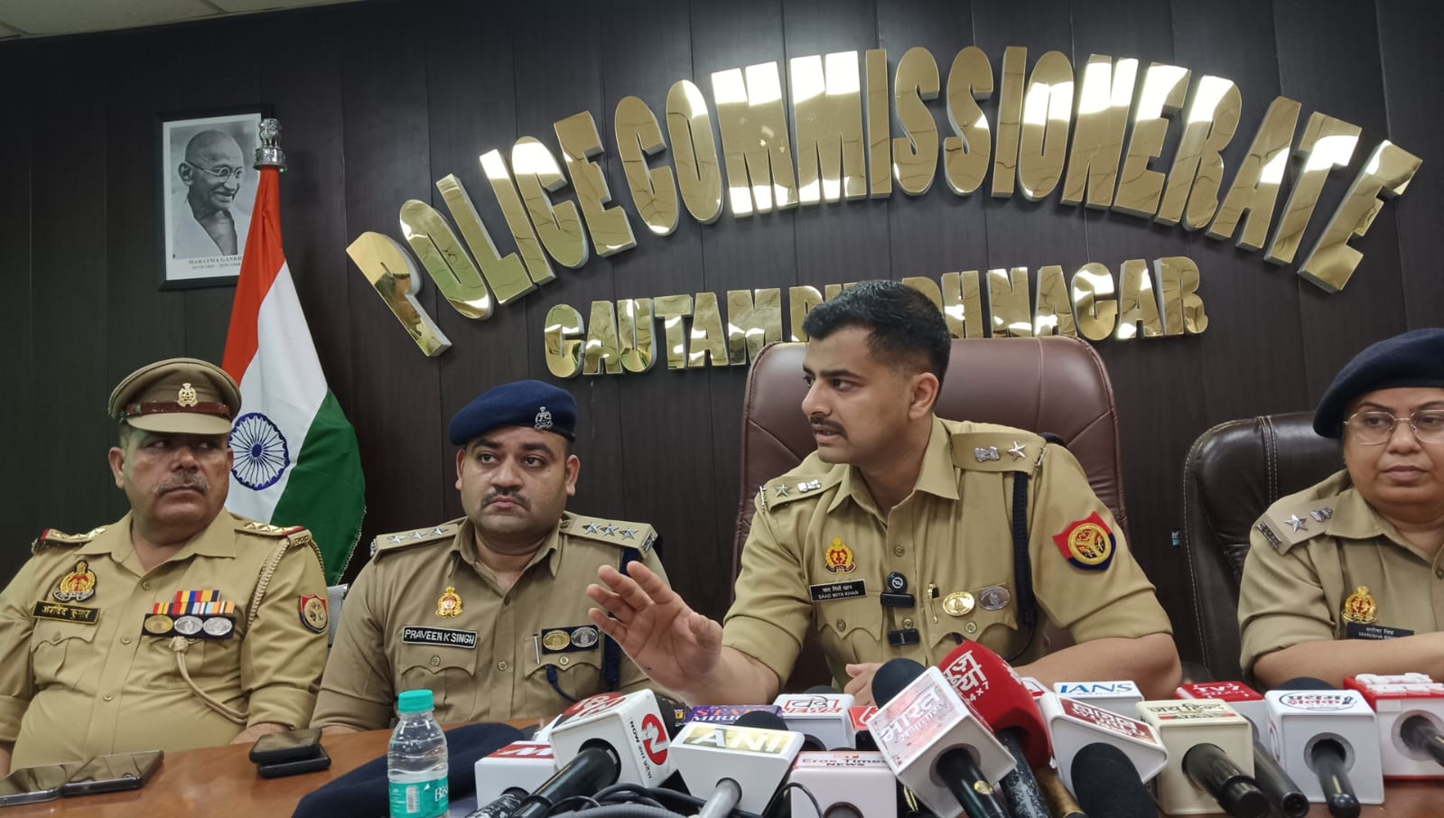 फ्लिपकार्ट-अमेजन के सामान की चोरी कर बेचने वाले गिरोह का भंडाफोड़, 5 गिरफ्तार, 75 लाख का माल बरामद