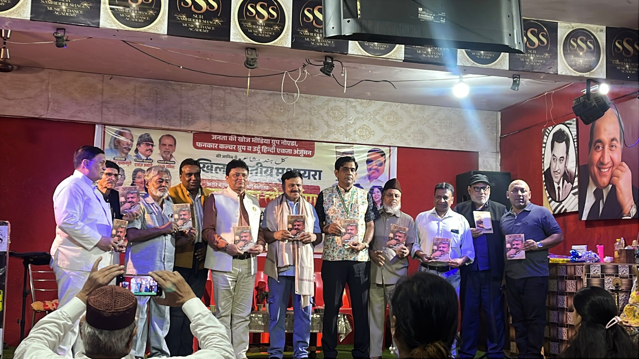 दिल्ली में सजी शायरी की महफ़िल, ऑल इंडिया मुशायरे के साथ असर देहलवी की किताब ‘आग़ाज़’ का हुआ भव्य विमोचन