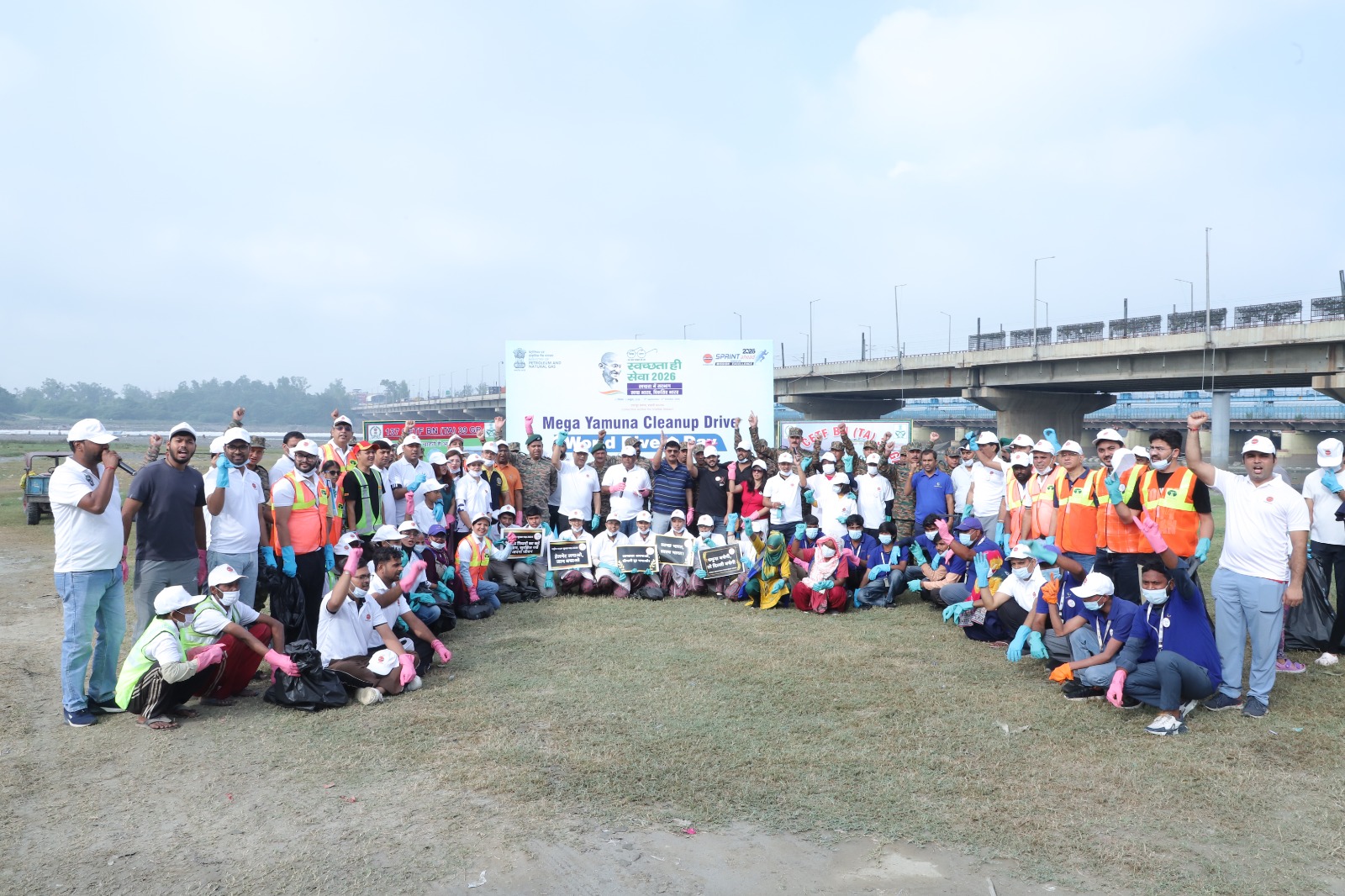युवा शक्ति घाट पर वाईएसएस फाउंडेशन का बड़ा स्वच्छता अभियान, 500 से ज्यादा लोगों ने मिलकर उठाया 12 हजार किलो कचरा